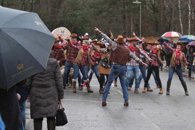 Photo 13 from the 2019 Windlesham Boxing Day Pram Race