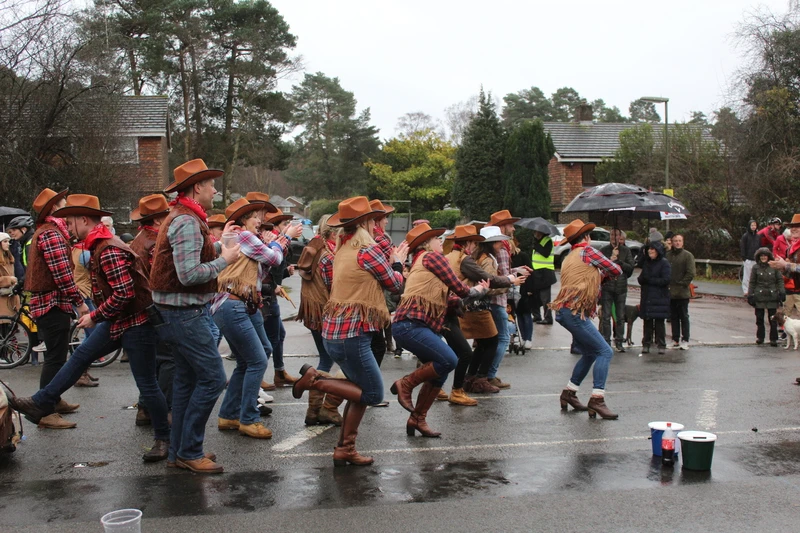 Photo 14 from the 2019 Windlesham Boxing Day Pram Race