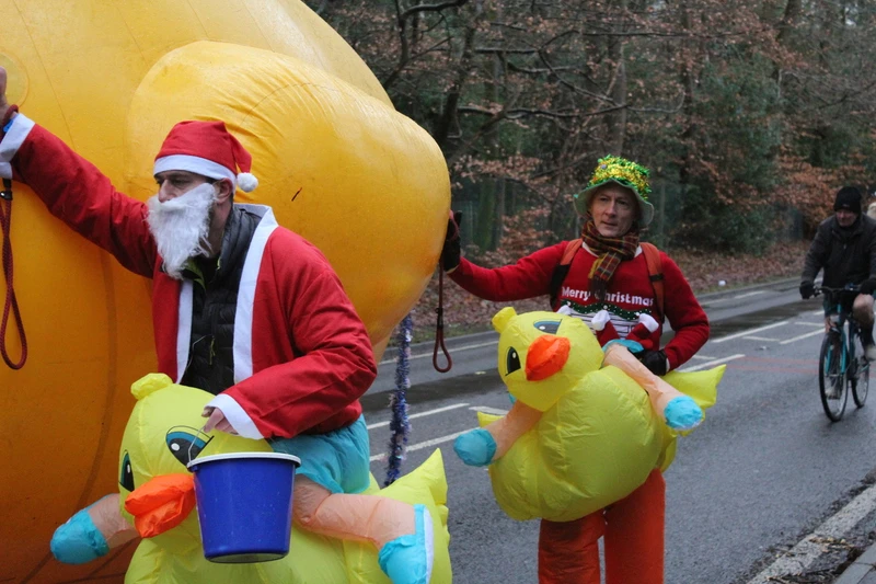 Photo 20 from the 2019 Windlesham Boxing Day Pram Race