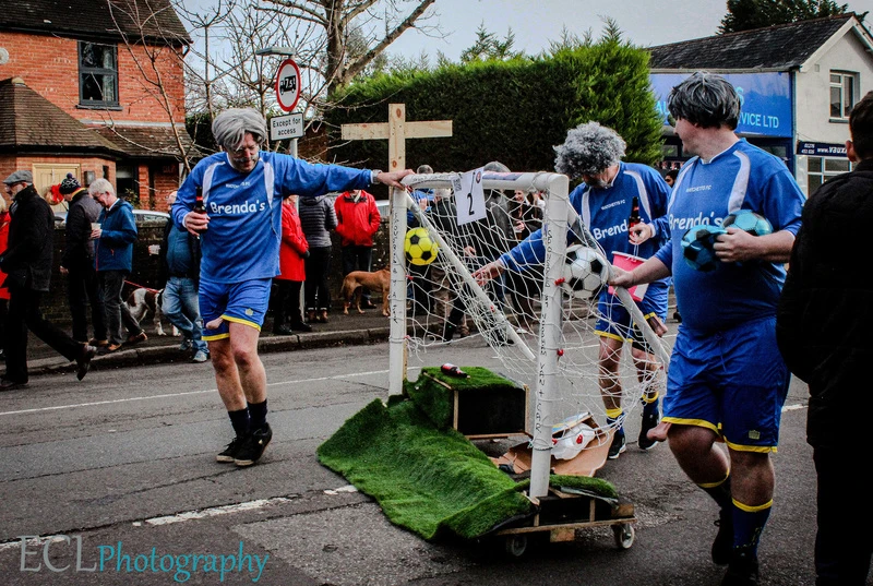 Photo 8 from the 2023 Windlesham Boxing Day Pram Race