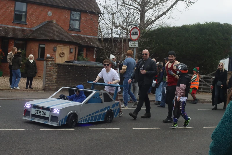 Photo 7 from the 2025 Windlesham Boxing Day Pram Race